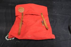 lot 15 image: DULUTH PACK