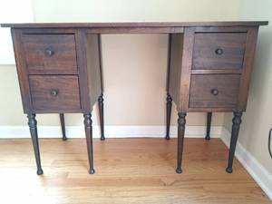 lot 109 image: Wood Desk Vanity