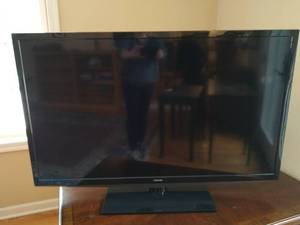 lot 121 image: 52 Toshiba TV