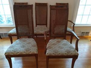 lot 128 image: Five Dining Chairs