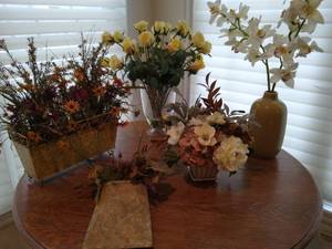 lot 147 image: Collection of Faux Floral Dcor