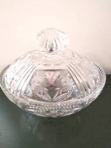 lot 209 image: Crystal Lidded Dish