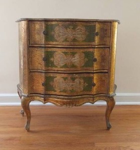 lot 157 image: Three Drawer Chest