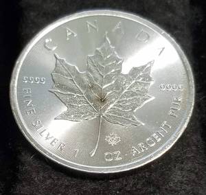 2015 CANADA $5 MAPLE LEAF 1 TROY OZ .9999 FINE SILVER