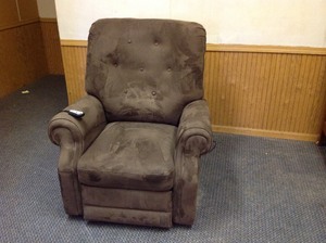 lot 2 image: Auto Lift & Recline Chair