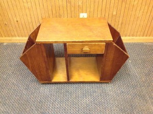 lot 16 image: Magazine Rack