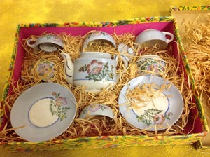 lot 47 image: Vintage Toy Tea Set