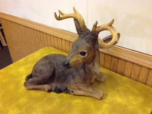 lot 31 image: Deer Decor