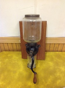 lot 32 image: Antique Arcade Grinder