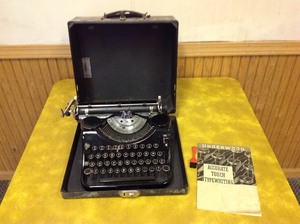 lot 37 image: Vintage Typewriter