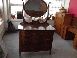 lot 42 image: Antique Dresser with Rotating Beveled Mirror
