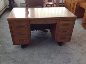 lot 51 image: Desk