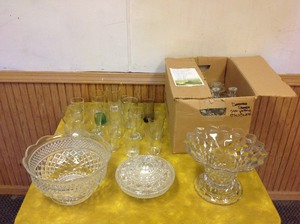lot 102 image: Glassware & Serving Dishes