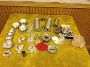 lot 122 image: Cookie Making Supplies