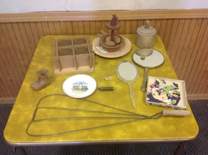 lot 208 image: Vintage Items