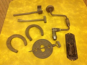 lot 226 image: Vintage Items