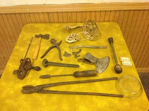 lot 234 image: Assorted Vintage Unique Items