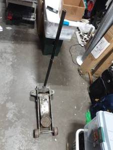 3-Ton Hydraulic Floor Jack