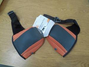lot 11 image: Set of knee pads