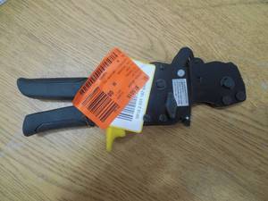 lot 24 image: 38 in. to 1 in. 1-Hand PEX Pinch Clamp Tool