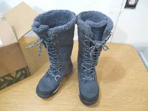 lot 55 image: Bearpaw Womens Isabella Waterproof Boot - 8
