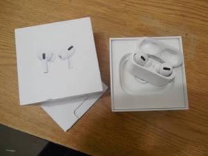 lot 67 image: Apple AirPods Pro Wireless Headphones - White