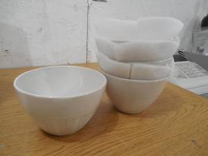 lot 124 image: Piedmont 4-Piece Reactive Glaze Ivory Stoneware Bowl Set (Service for 4)