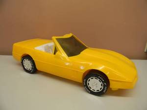 VINTAGE AMERICAN PLASTIC TOYS INC. - CHEVROLET CORVETTE YELLOW - NICE CONDITION - APPROX 21 - SEE PICTURES