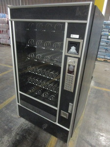 CANDY MACHINE HOLDS 40 ITEMS