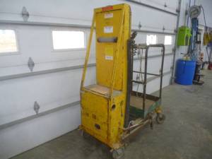 lot 10 image: Bil- Jax Man Lift