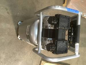 Husky 20 Gal Air Compressor customer return in good condition see pictures