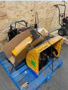 lot 52 image: CUB CADET 2X 26 HP Snow Blower