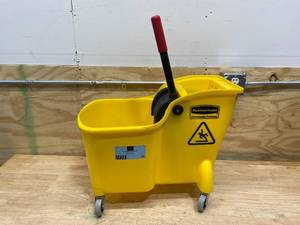 lot 55 image: RUBBERMAID 31 Qt. Tandem Mop Bucket