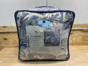lot 85 image: TOMMY BAHAMA Raw Coast 4-Piece Medium Blue Botanical Cotton King Comforter Set