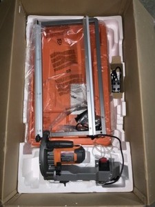 RIDGID 12 AMP CORDED 8 IN. WET TILE SAW WITH STAND. SEE PICTURES