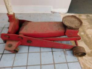 lot 5 image: 3 Ton Jack