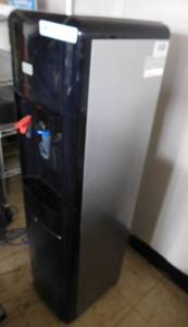 lot 7 image: Linio Hot & Cold Water Bottleless Water Dispenser