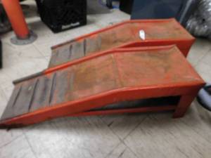 lot 9 image: 2 - Metal Car Ramps