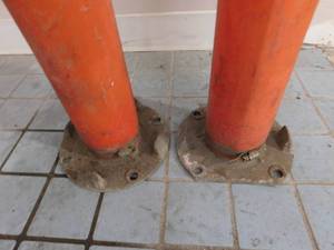 lot 13 image: 2 - Safety Posts