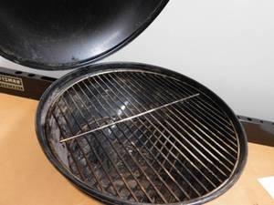 lot 26 image: Small Weber Grill