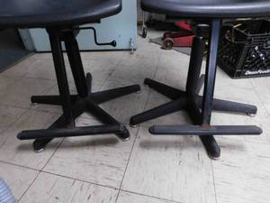 lot 67 image: 2 - Chairs