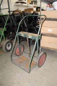 lot 305 image: Steel Welding Cart Green 32Lx22Wx44H