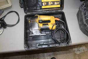 lot 311 image: DeWalt Orbital Jig Saw DW318  with Case