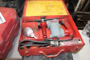 lot 319 image: Hilti Rotary Hammer Drill TE17  with Case