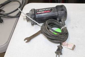 lot 325 image: Rotozip Spiral Saw SCS01