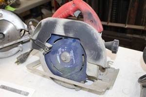 lot 327 image: Milwaukee Heavy Duty Circular Saw 7-14 6365