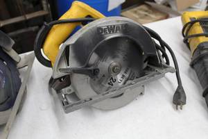 lot 328 image: DeWalt Circular Saw 7-14 DW368