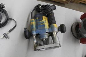 lot 338 image: DeWalt Router DW621