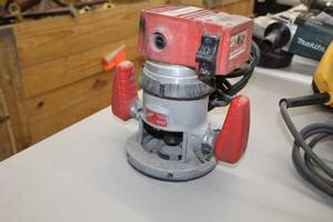 lot 339 image: Milwaukee Router 5650