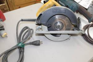 lot 340 image: DeWalt Circular Saw 7-14 DW368